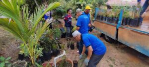 Aktiviti gotong-royong di Kampung Melayu Raya, Segamat, Johor; foto Sollehahn, CC BY 4.0. Imej konteks, bukan gotong-royong Kangkar Merlimau 2021.