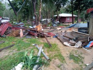 Keadaan kerosakan selepas banjir di Kampung Peta.